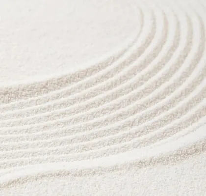 Cercles tracés dans le sable, symbole de méditation zen
